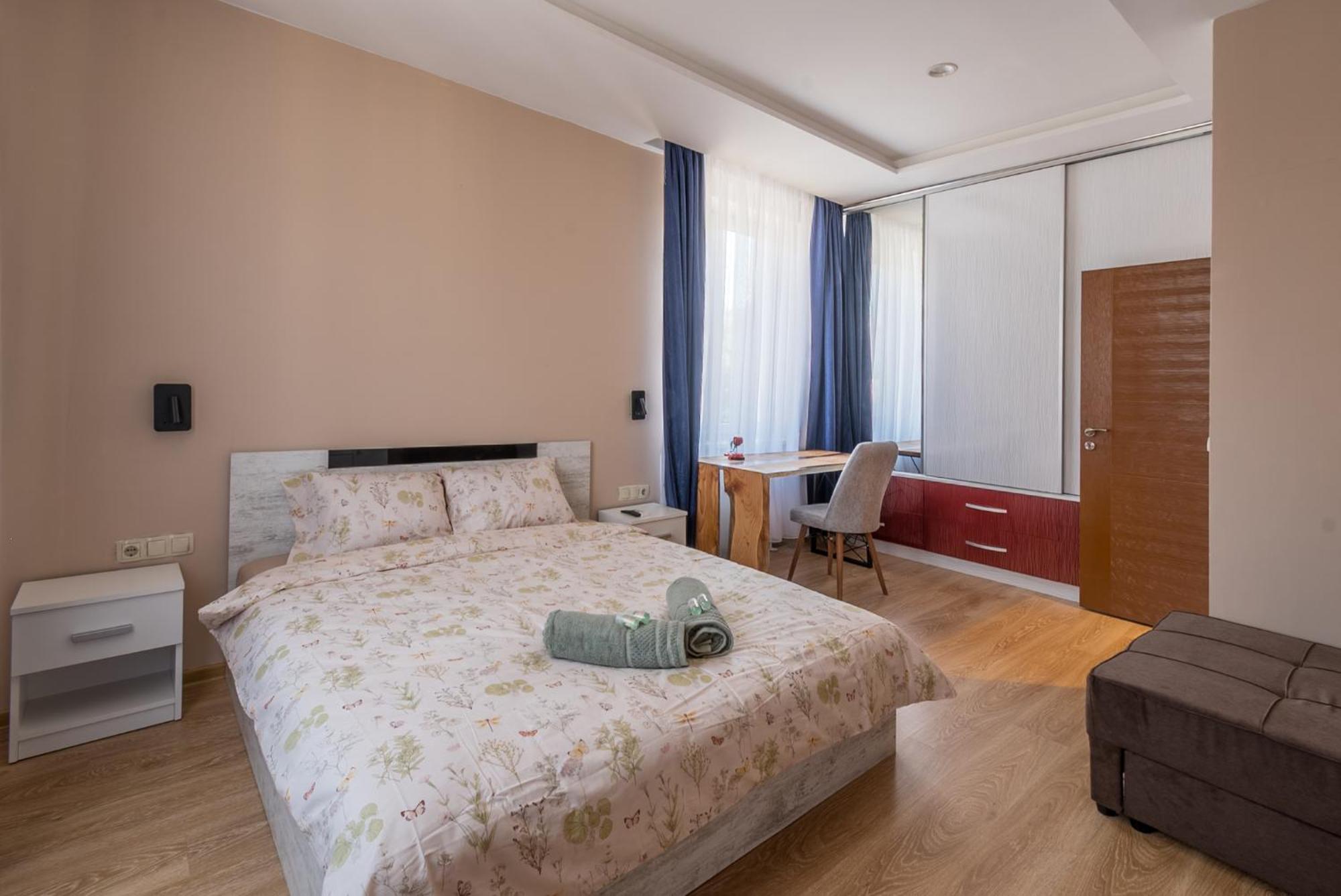 3bdr, Center Retreat, Heart, Free Parking Appartement